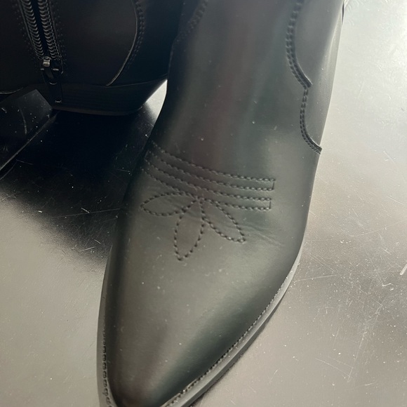 JustFab Kacey Western Ankle Boots - Picture 9 of 9